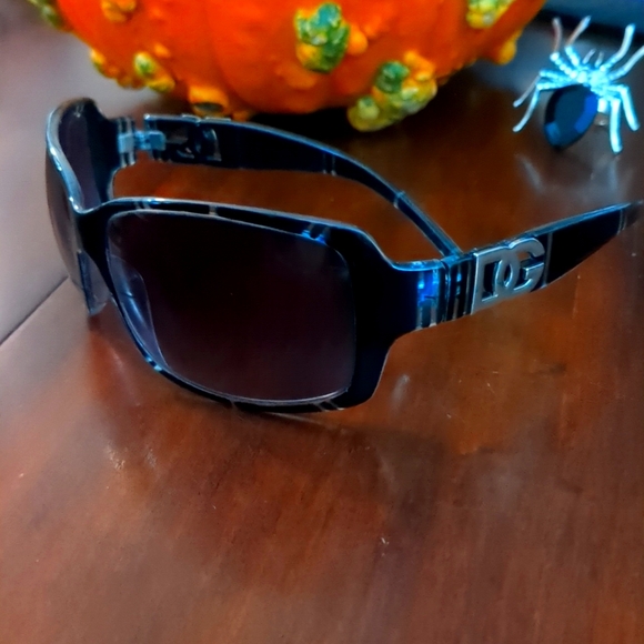 DG Sunglasses - Picture 1 of 8